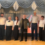 Коллектив народного театра "Надежда" на сцене